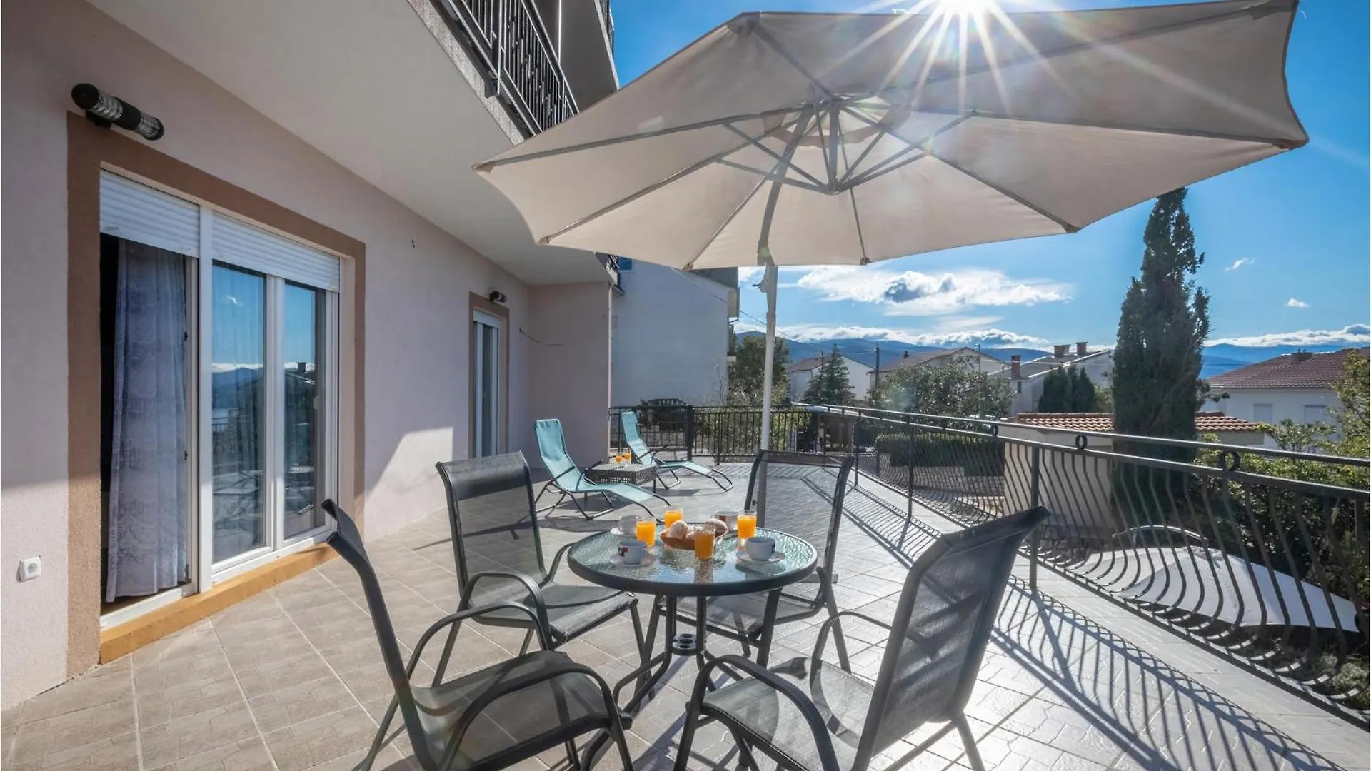 Awesome Apartment In Novi Vinodolski With Kitchen